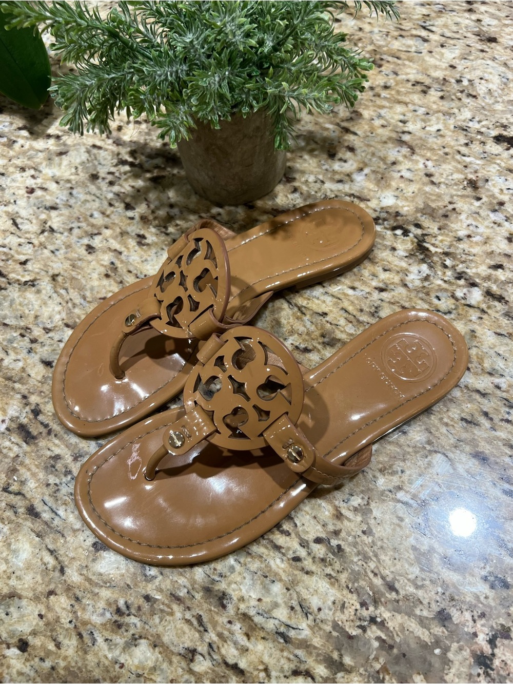 TORY BURCH Miller Tan Patent Leather Thong Sandal 6M